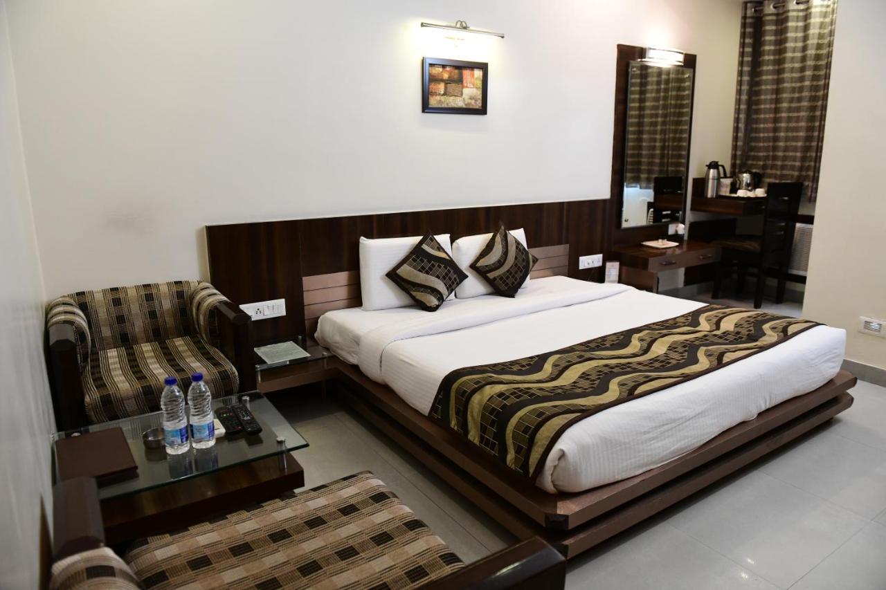 Hotel Ravisha Continental Аллахабад Екстер'єр фото